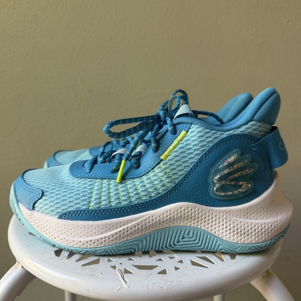 Big Kids Youth Size 6Y- Under Armour Curry 3Z7 Capri Sky Blue